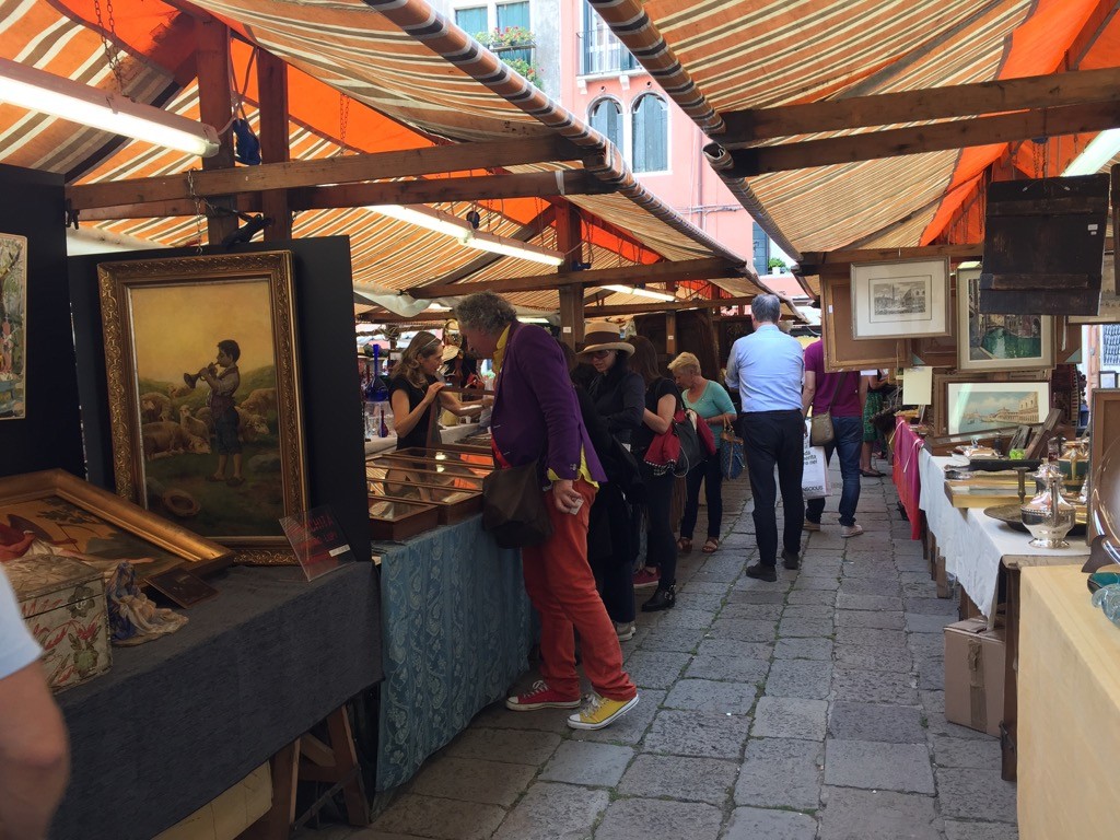 Antiquitätenmarkt in Venedig