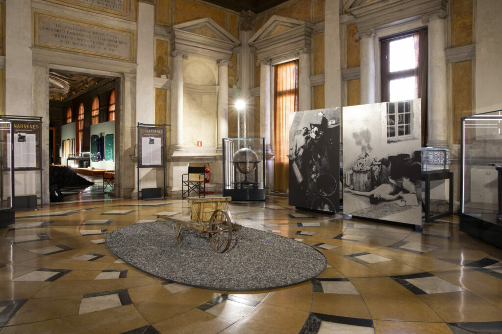 Bernar Venet Ausstellung in Venedig eröffnet