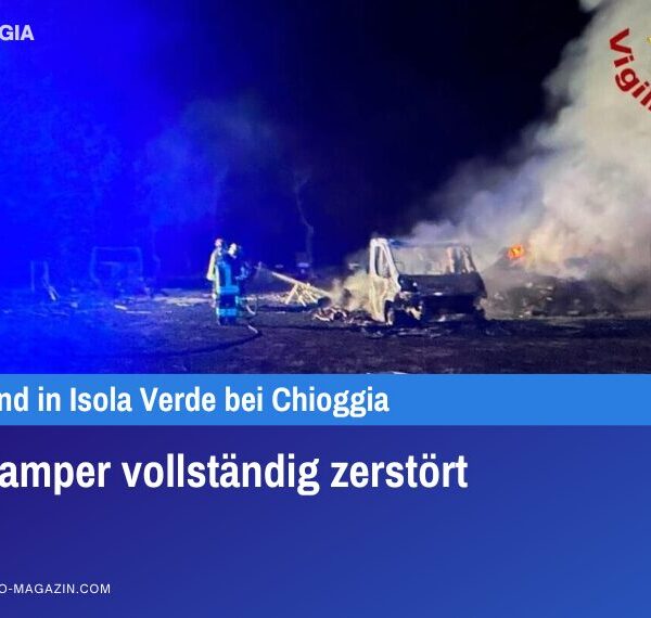 Drei Camper vollständig zerstört